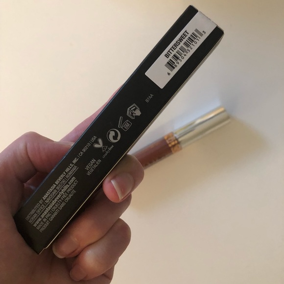 ABH Liquid Lipstick - Picture 5 of 6